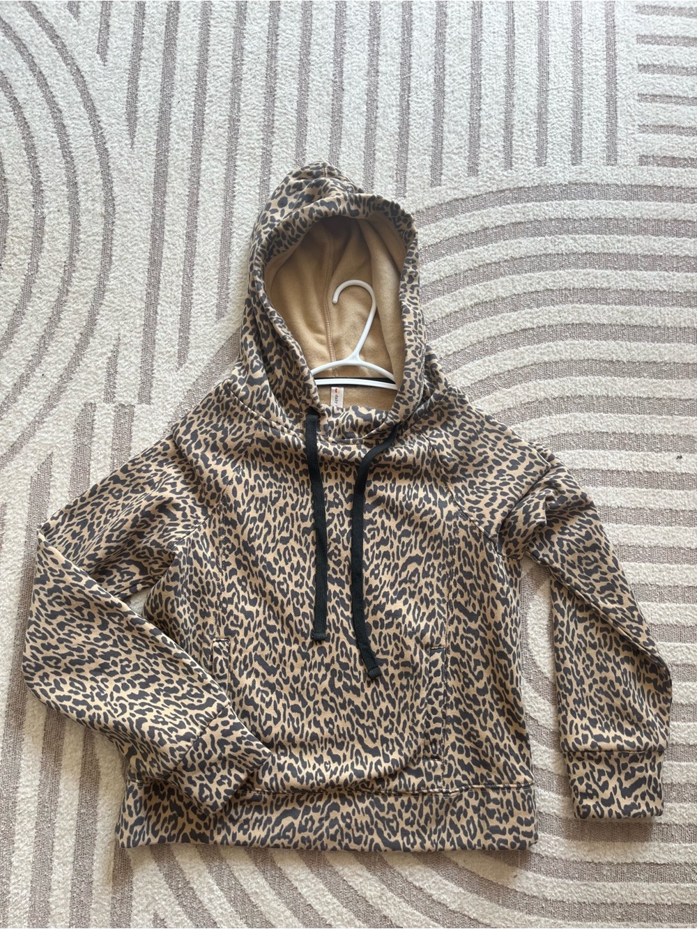 Women’s Leopard Print Hooded Sweatshirt - Tan/Black